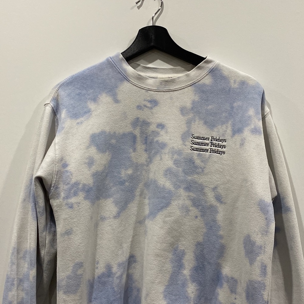 Summer Fridays cloud sweatshirt size small. Pre owned. Good condition.